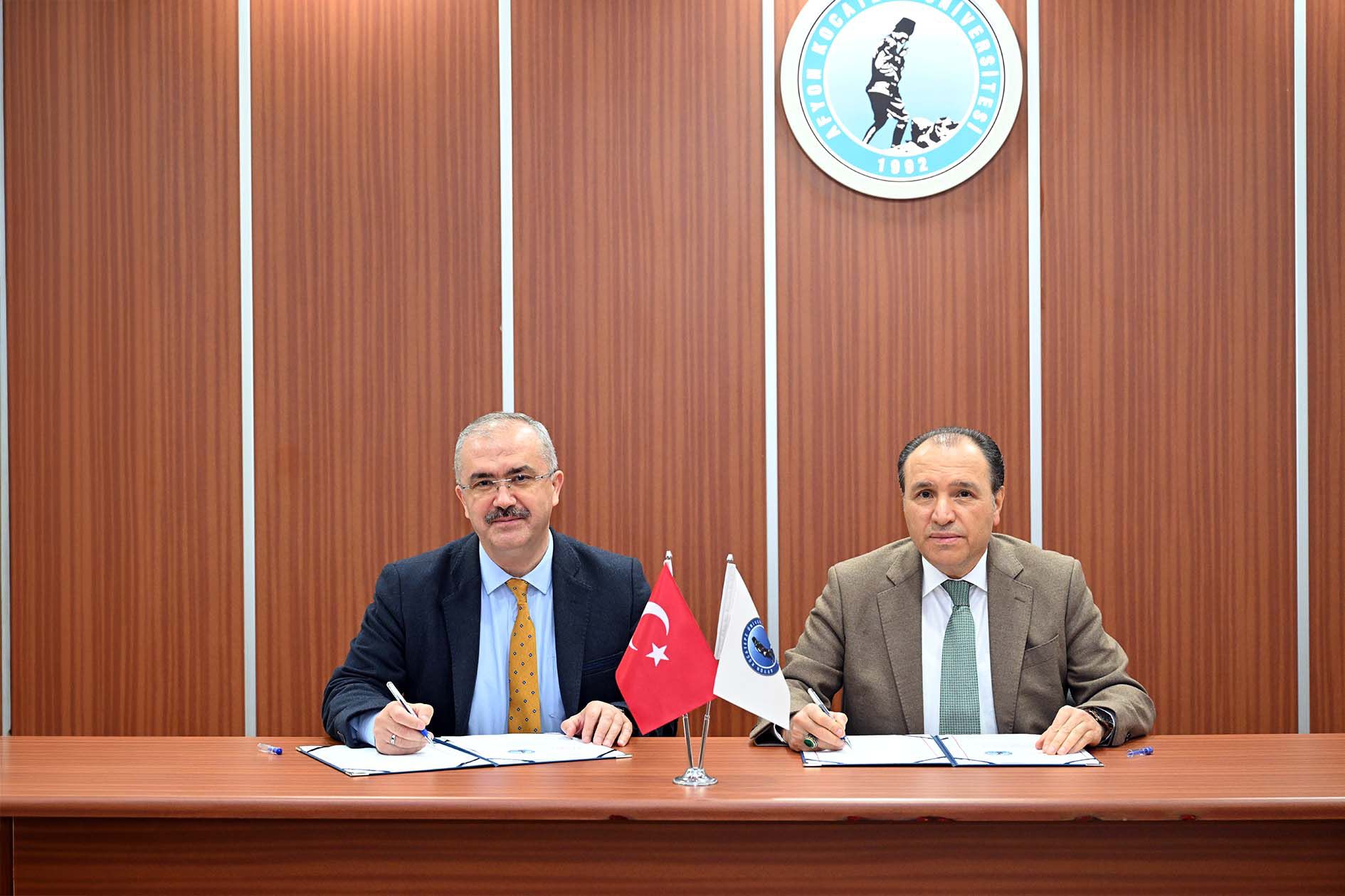Afyon Kocatepe Üniversitesi (AKÜ) ile Aile ve Sosyal Hizmetler İl Müdürlüğümüz arasında iş birliği protokolü imzalandı.
