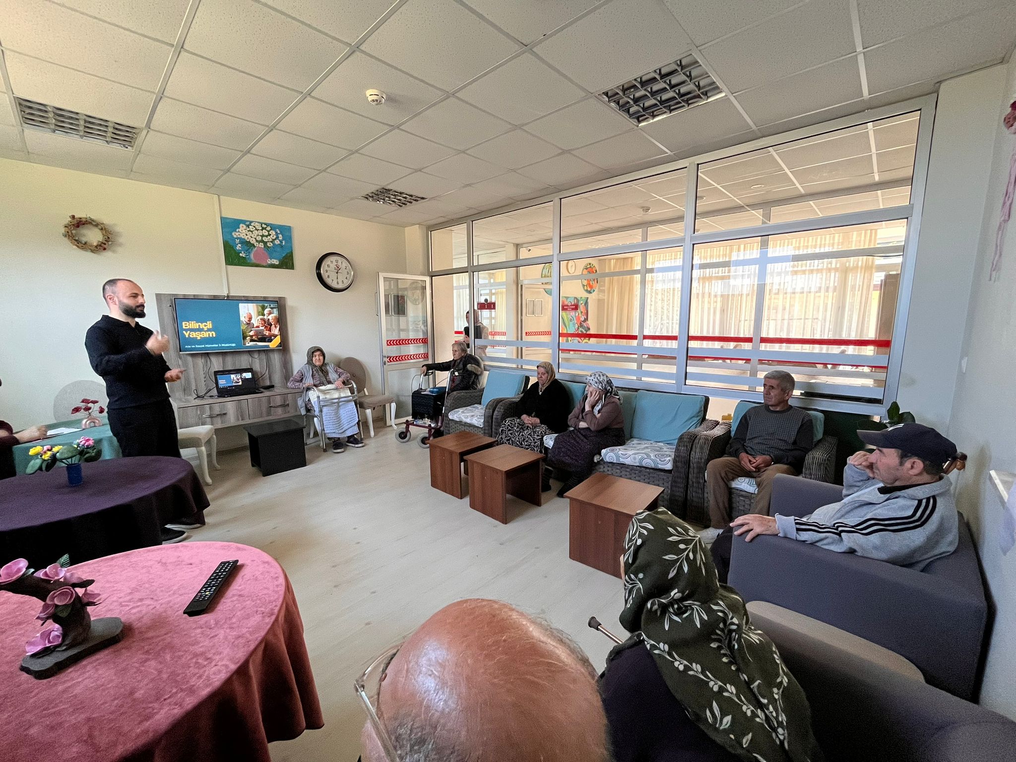 Babadağ Huzurevi’nde “Sağlık Okuryazarlığı ve Yaşlı Sağlığı” Eğitimi Gerçekleştirildi