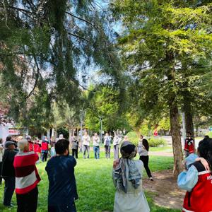 Cumhuriyet Meydanı’nda düzenlenen fiziksel egzersiz hareketleri etkinliğimiz, yoğun katılım ve büyük bir coşkuyla gerçekleştirildi.Cumhuriyet Meydanı’nda düzenlenen fiziksel egzersiz hareketleri etkinliğimiz, yoğun katılım ve büyük bir coşkuyla gerçekleştirildi. - fotoğraf 4