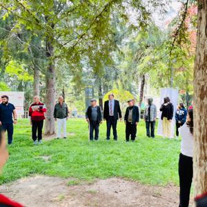 Cumhuriyet Meydanı’nda düzenlenen fiziksel egzersiz hareketleri etkinliğimiz, yoğun katılım ve büyük bir coşkuyla gerçekleştirildi.Cumhuriyet Meydanı’nda düzenlenen fiziksel egzersiz hareketleri etkinliğimiz, yoğun katılım ve büyük bir coşkuyla gerçekleştirildi. - fotoğraf 6
