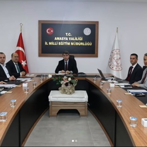 Valimiz Önder BAKAN ve kamu kurumlarının yöneticilerinin katılımıyla, okullarımızın güvenliği ve genel durumlarının görüşüldüğü toplantı gerçekleştirildi. - fotoğraf 1