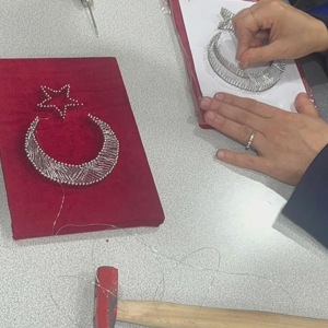 Şehit Yakınları ve Gazilerimiz İçin Sanatla Terapi Filografi Kursu Açıldı - fotoğraf 1