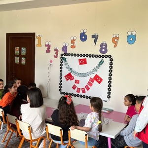 Kadirli Sosyal Hizmet Merkezi Müdürlüğü Sosyal Ekonomik Destek hizmetinden faydalanan okul destek çocukları ile birlikte, 23 Nisan Ulusal Egemenlik ve Çocuk   📌🇹🇷Bayramı kapsamında düzenlenen; • Nota Vuruş Değerleri • Orff Nedir? • Orff Etkinlikleri • Ritim Oyunu • İzmir Marşı ve İstiklal Marşı temalı etkinliklerle çocuklarımızın hem öğrenmeleri hem de keyifli vakit geçirmeleri sağlanmıştır. - fotoğraf 3