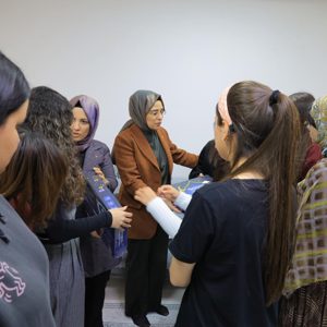 Şanlıurfa AK Parti Milletvekilimiz Sayın Asuman Cevahir YAZMACI ve İl Müdürümüz Fatih YILMAZ Çocuklarımızı Ziyaret Etti  - fotoğraf 3