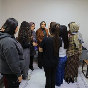 Şanlıurfa AK Parti Milletvekilimiz Sayın Asuman Cevahir YAZMACI ve İl Müdürümüz Fatih YILMAZ Çocuklarımızı Ziyaret Etti  - fotoğraf 4