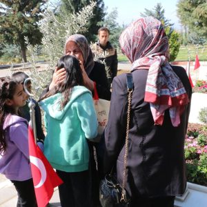Vefanın En Güzel Hali: Minik Yüreklerle Şehitlik Ziyareti - fotoğraf 17