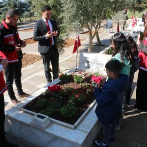 Vefanın En Güzel Hali: Minik Yüreklerle Şehitlik Ziyareti - fotoğraf 15