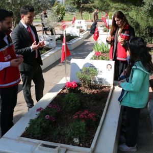 Vefanın En Güzel Hali: Minik Yüreklerle Şehitlik Ziyareti - fotoğraf 13
