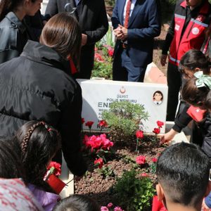 Vefanın En Güzel Hali: Minik Yüreklerle Şehitlik Ziyareti - fotoğraf 11