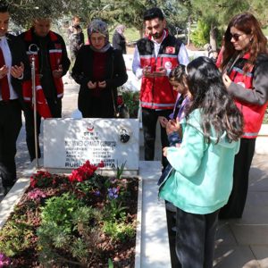 Vefanın En Güzel Hali: Minik Yüreklerle Şehitlik Ziyareti - fotoğraf 26