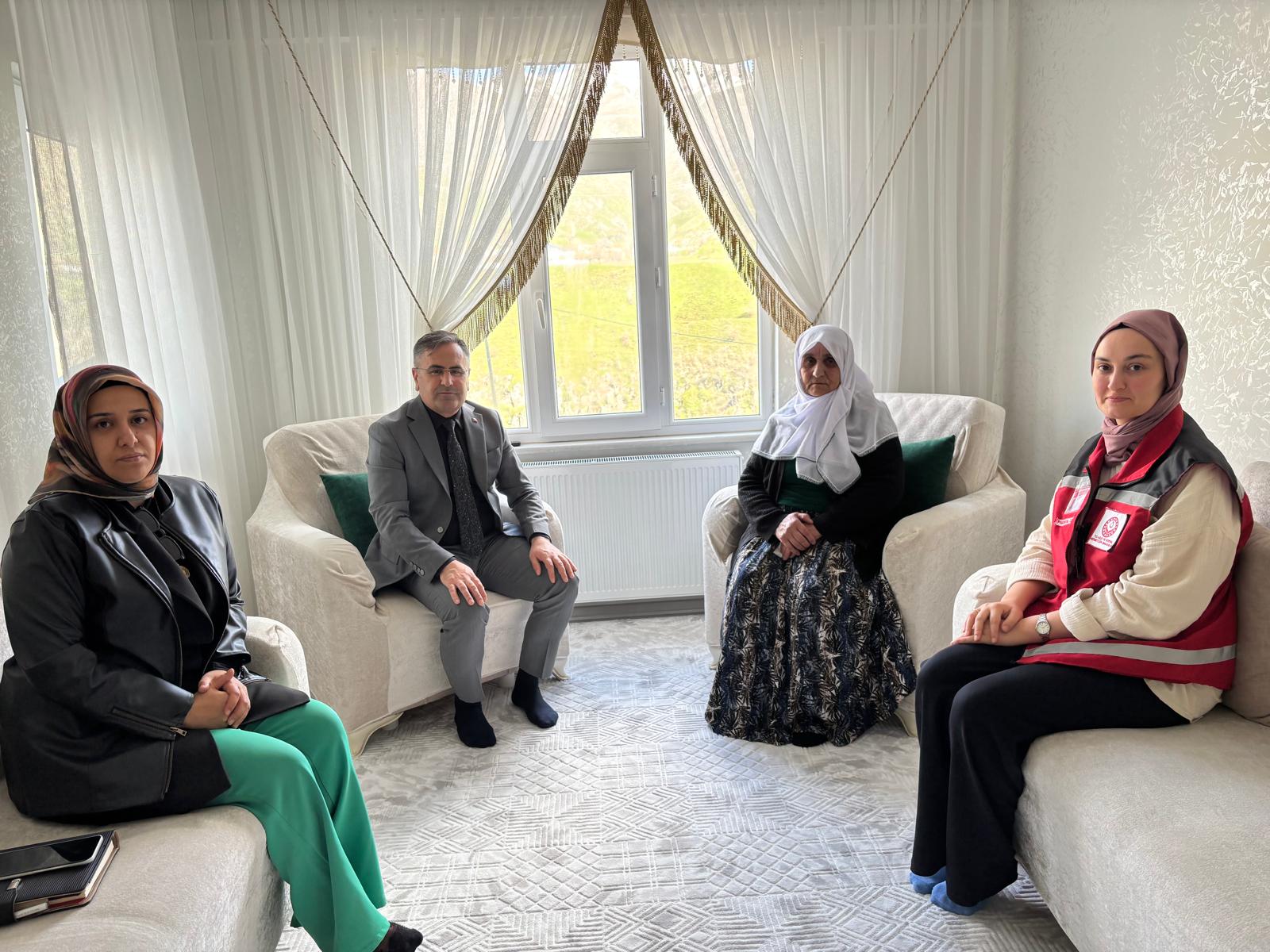 Anneler Günü münasebetiyle, İl Müdürümüz Vefa Akdoğan tarafından şehidimiz İhsan Akar’ın kıymetli annesi ziyaret edildi