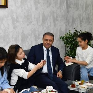 Necip Fazıl KISAKÜREK Çocuk Evimizde  Bayram Coşkusu  - fotoğraf 5