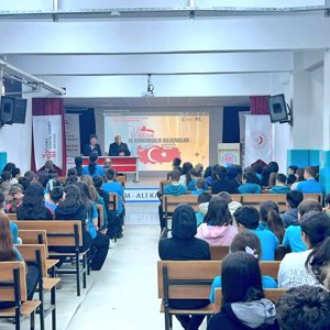 Vatan ve Kahramanlık Buluşmalarında Gazilerimiz Öğrencilerle Bir Araya Geldi - fotoğraf 1