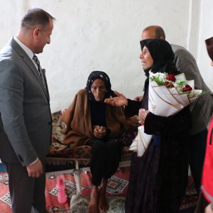 YAŞLILAR HAFTASI’NDA ASIRLIK ÇINARLARIMIZA VEFA - fotoğraf 5