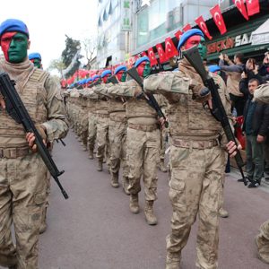ŞANLIURFA’NIN KURTULUŞUNUN 106. YILINDA YÜRÜYÜŞ ETKİNLİĞİ GERÇEKLEŞTİRİLDİ - fotoğraf 6