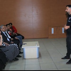ÇOCUKLAR İÇİN GÜVENLİ İNTERNET VE TEKNOLOJİK CİHAZ KULLANIMI KONULU BİLGİLENDİRME EĞİTİMİ - fotoğraf 4