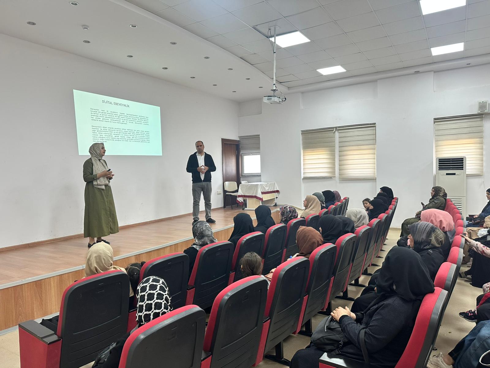 Müdürlüğümüzden Ailelere Güvenli İnternet ve Dijital Farkındalık Eğitimi