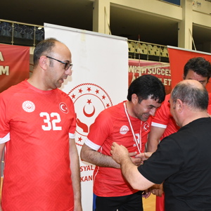 3. Geleneksel Aile Voleybol Turnuvamızı Coşkulu Finalle Tamamlandık - fotoğraf 4