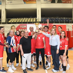 3. Geleneksel Aile Voleybol Turnuvamızı Coşkulu Finalle Tamamlandık - fotoğraf 2