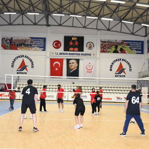 3. Geleneksel Aile Voleybol Turnuvamızı Coşkulu Finalle Tamamlandık - fotoğraf 36