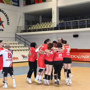3. Geleneksel Aile Voleybol Turnuvamızı Coşkulu Finalle Tamamlandık - fotoğraf 6