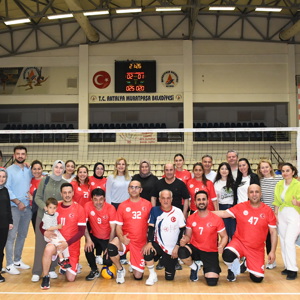 3. Geleneksel Aile Voleybol Turnuvamızı Coşkulu Finalle Tamamlandık - fotoğraf 5