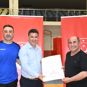 3. Geleneksel Aile Voleybol Turnuvamızı Coşkulu Finalle Tamamlandık - fotoğraf 17