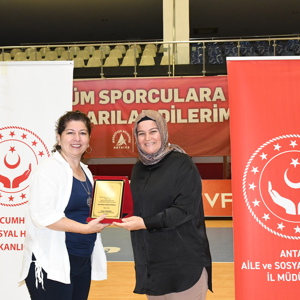 3. Geleneksel Aile Voleybol Turnuvamızı Coşkulu Finalle Tamamlandık - fotoğraf 20