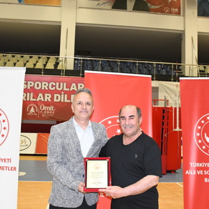 3. Geleneksel Aile Voleybol Turnuvamızı Coşkulu Finalle Tamamlandık - fotoğraf 15
