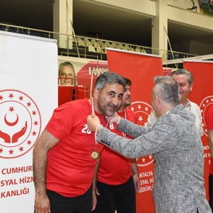 3. Geleneksel Aile Voleybol Turnuvamızı Coşkulu Finalle Tamamlandık - fotoğraf 13