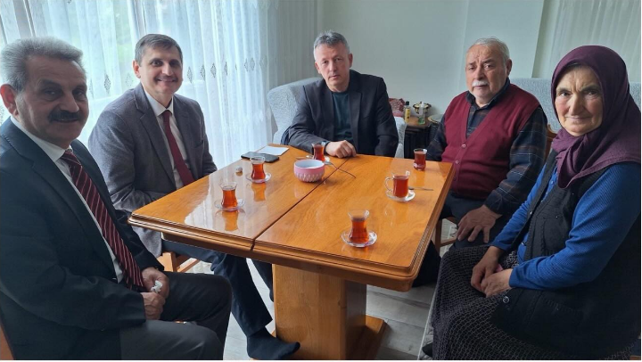 Şalpazarı İlçesinde İkamet Eden Şehidimiz Murat Göce’Nin Kıymetli Annesini, Anneler Günü Dolayısıyla Hanesinde Ziyaret Edildi.