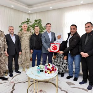 Valimiz Sayın Ahmet Karakaya’dan Anneler Günü’nde Şehit Ailelerimize Vefa Ziyareti - fotoğraf 1
