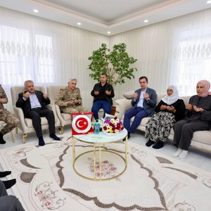 Valimiz Sayın Ahmet Karakaya’dan Anneler Günü’nde Şehit Ailelerimize Vefa Ziyareti - fotoğraf 2