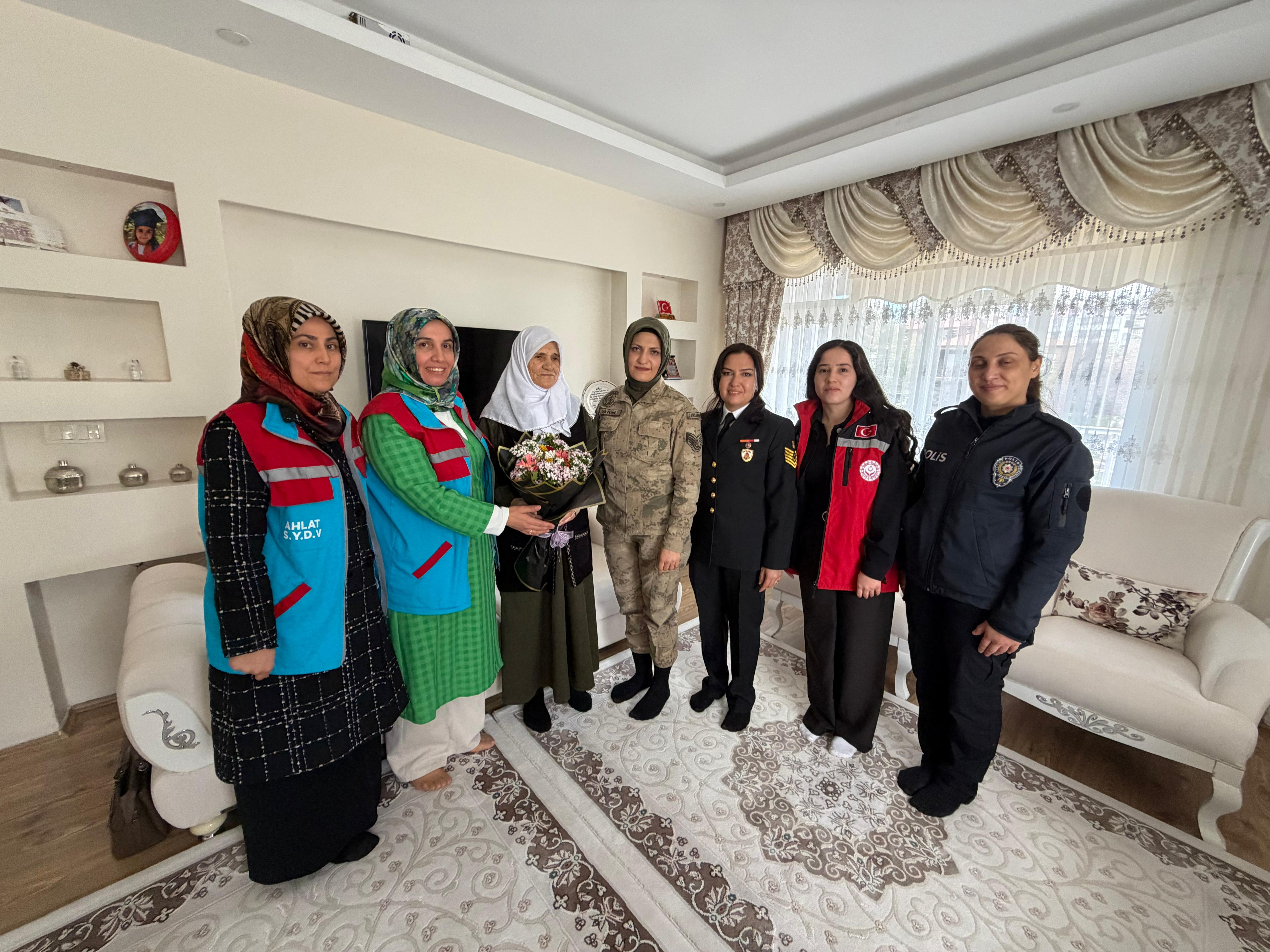  Anneler Günü Münasebetiyle Şehit Annelerimize ve Ailelerimize Anlamlı Ziyaretler