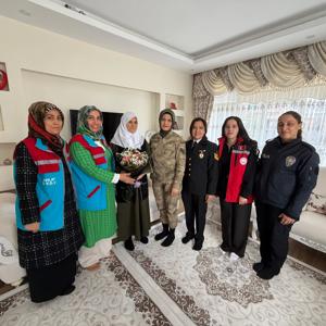  Anneler Günü Münasebetiyle Şehit Annelerimize ve Ailelerimize Anlamlı Ziyaretler - fotoğraf 1