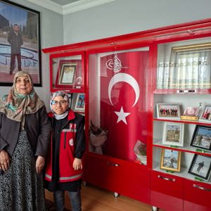  Anneler Günü Münasebetiyle Şehit Annelerimize ve Ailelerimize Anlamlı Ziyaretler - fotoğraf 5