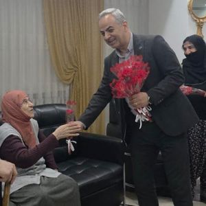 ÖMER FARUK ERGÜN’DEN KIYMETLİ ÇINARLARIMIZA ANNELER GÜNÜ ZİYARETİ - fotoğraf 6