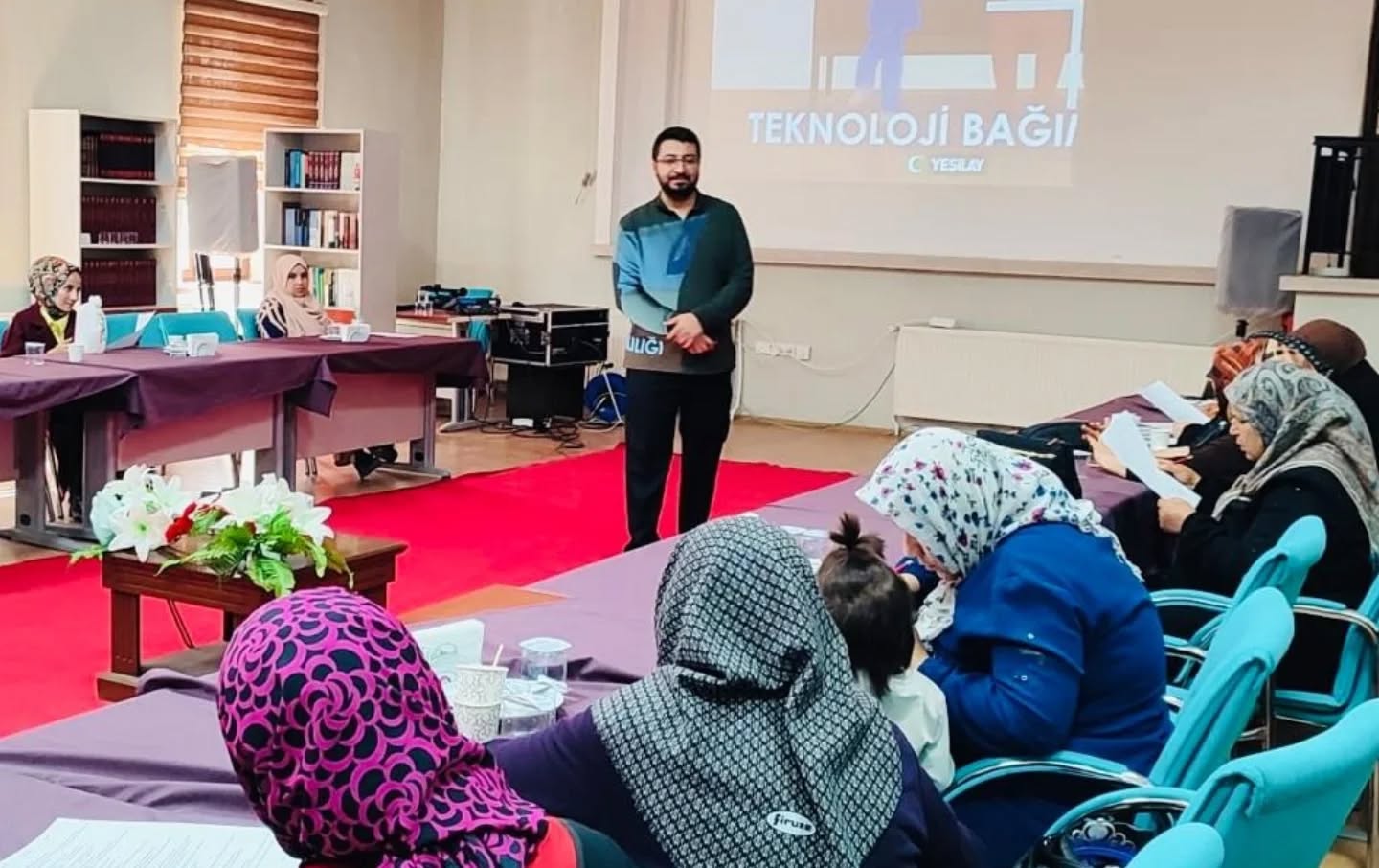 “Aile İçi İletişim Becerileri” ve “Teknoloji Bağımlılığıyla Mücadele” Konulu Seminer Programları Gerçekleştirildi