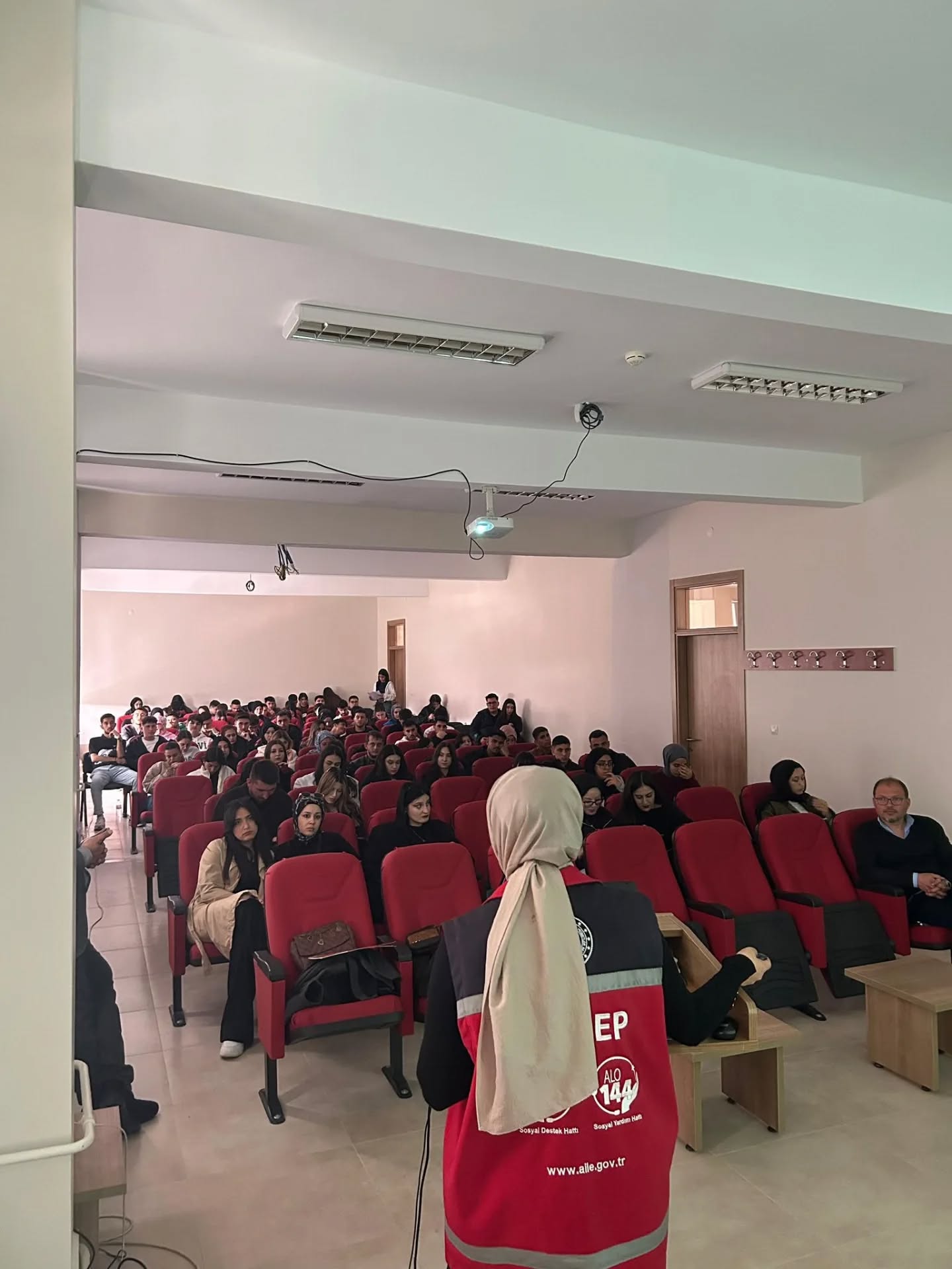 Engelli Bireylerin Hakları, Toplumsal Hayata Katılımın Önemi ve "Empati" Kavramı Konuların Eğitim Düzenlendi
