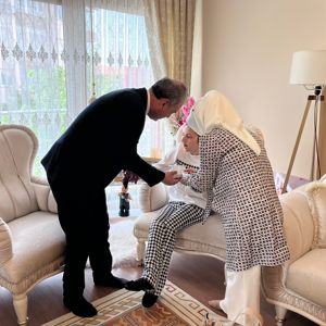  Aile ziyaretleri çerçevesinde Asım Gümüş ve kıymetli kızı Fatma Gümüş ziyaret edilerek ailemizle samimi bir sohbet gerçekleştirilmiştir. - fotoğraf 2