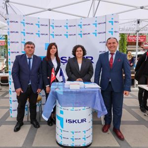10-16 Mayıs Engelliler Haftası kapsamında Cumhuriyet Meydanı’nda düzenlenen program yoğun katılım ile sergilendi  - fotoğraf 5