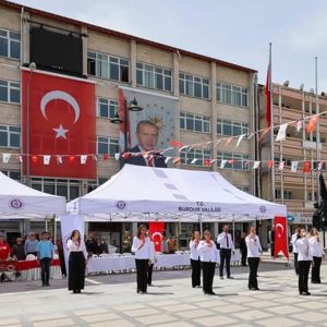 10-16 Mayıs Engelliler Haftası kapsamında Cumhuriyet Meydanı’nda düzenlenen program yoğun katılım ile sergilendi  - fotoğraf 9