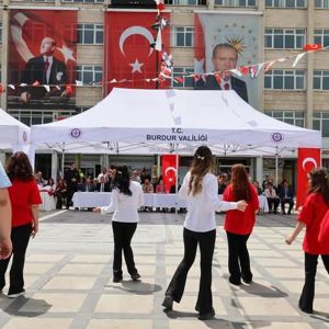10-16 Mayıs Engelliler Haftası kapsamında Cumhuriyet Meydanı’nda düzenlenen program yoğun katılım ile sergilendi  - fotoğraf 11