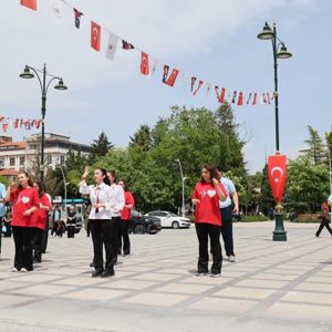 10-16 Mayıs Engelliler Haftası kapsamında Cumhuriyet Meydanı’nda düzenlenen program yoğun katılım ile sergilendi  - fotoğraf 10
