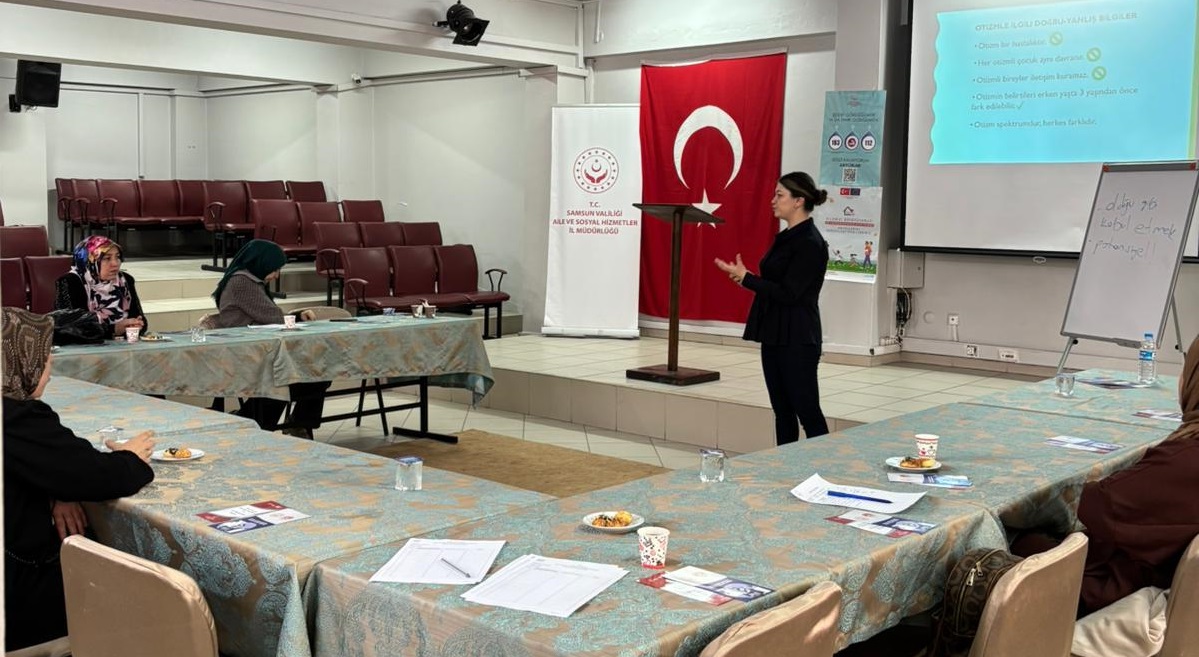 Koruyucu Ailelere Otizm Farkındalık Eğitimi Verildi