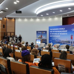 Bakanımız Göktaş, "Kadınların Güçlenmesinde İş Dünyası ve Girişimciliğin Rolü Paneli"nin açılışında konuştu: - fotoğraf 4