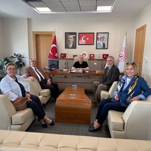 SOSYAL HİZMETLER VAKFI’NDAN İL MÜDÜRLÜĞÜMÜZE ANLAMLI ZİYARET - fotoğraf 1