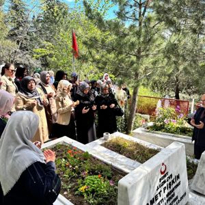 TOKAT’TA ANNELER GÜNÜ’NE ANLAMLI VEFA: ŞEHİT ANNELERİ VE ÇOCUKLAR UNUTULMADI - fotoğraf 2