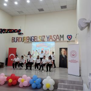 10-16 Mayıs Engelliler Haftası vesilesiyle, İl Müdürlüğümüze bağlı Engelsiz Yaşam ve Rehabilitasyon Merkezi Müdürlüğümüz tarafından anlamlı bir etkinlik gerçekleştirildi. - fotoğraf 25