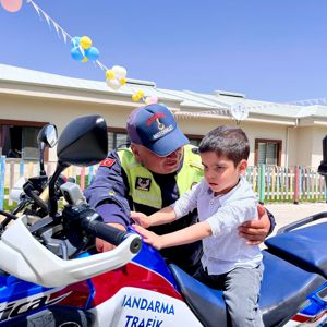 10-16 Mayıs Engelliler Haftası vesilesiyle, İl Müdürlüğümüze bağlı Engelsiz Yaşam ve Rehabilitasyon Merkezi Müdürlüğümüz tarafından anlamlı bir etkinlik gerçekleştirildi. - fotoğraf 11